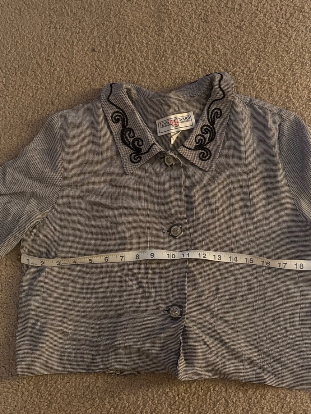 Jessica Howard Gray Cropped Button-Up Top with Embroidered Collar
